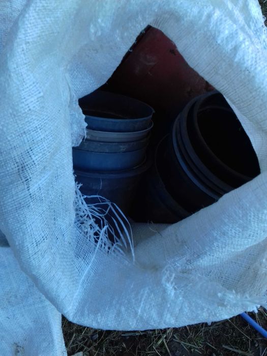 Vând ghivece  plastic diferite dimensiuni