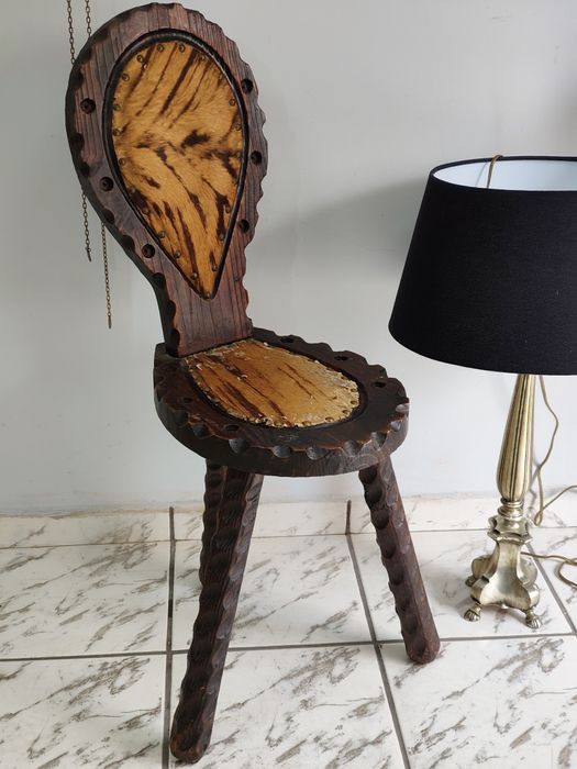 Испански рустикален или " бруталистически "стол с три крака