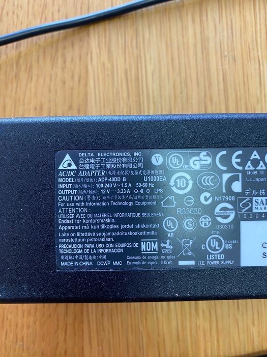 Захранващ адаптер за 12 V