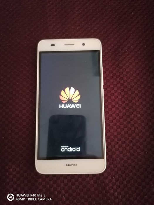 Два мобилни телефона