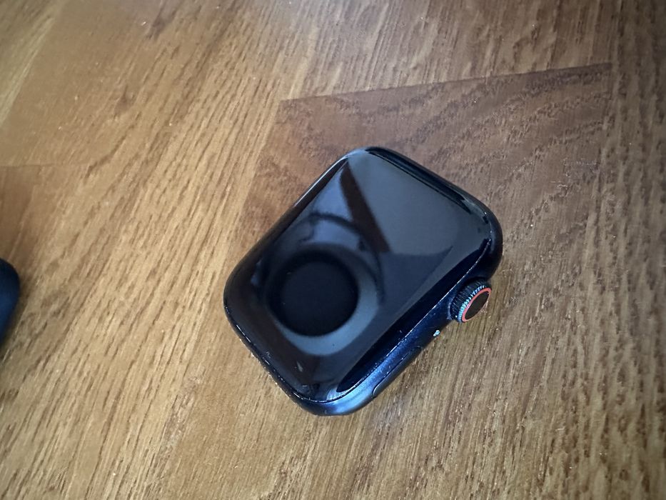 Apple Watch 9 / 45mm / Celluar + GPS