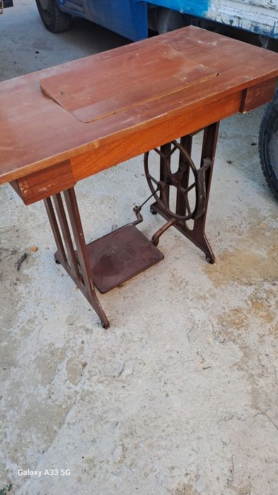 Продавам   ретро шевна машина с педал