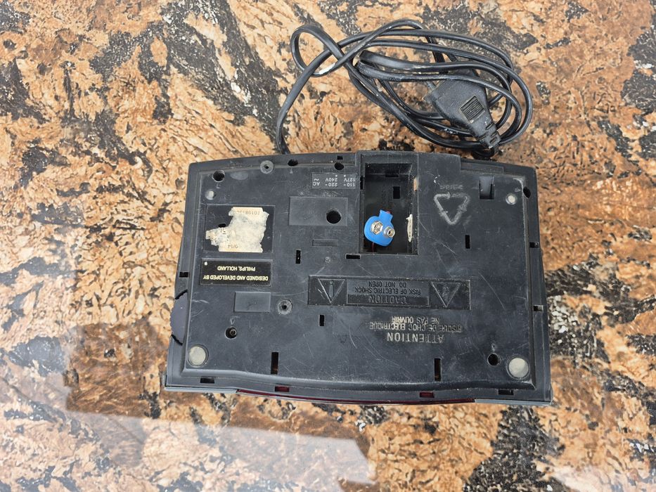 Radio receptor de masă Philips model AJ-3150 cu ceas digital și alarmă