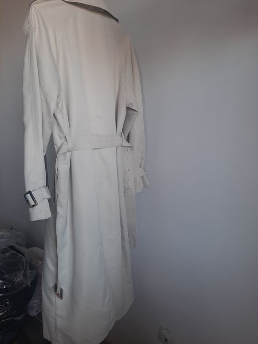 Продам тренч светло бежевый