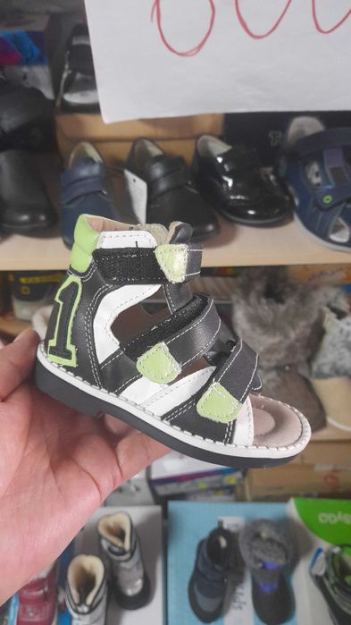 Продам детские сапоги