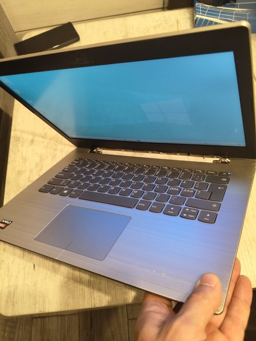 Lenovo Ideapad AMD A9 RAM 8gb SSD 120gb bateria tine 14" portabil
