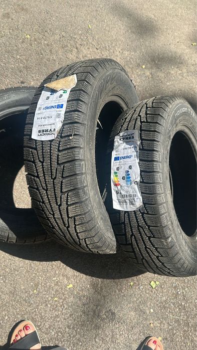 Продам пару всесезонных шин Нокиан