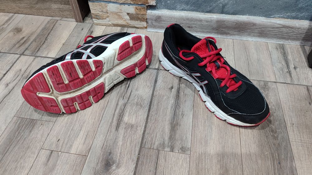 Маратонки ASICS номер 39