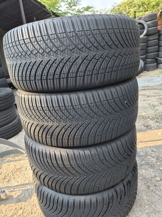 4бр. 245 40 20 Goodyear всесезонни.