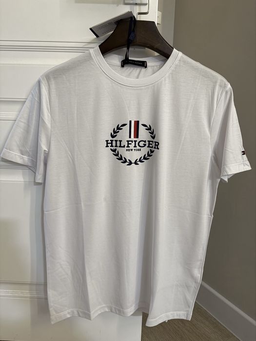 Футболки Tommy Hilfiger