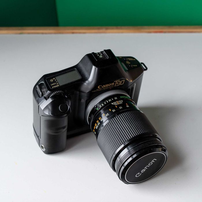 Aparat foto pe film Canon F90 + obiectiv Canon FD 135mm f/2.5