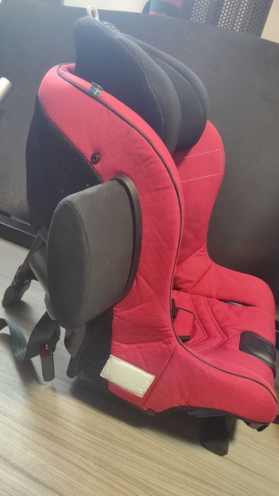 Axkid Minikid 2.0 rear-facing 0–25 kg, roșu, fără accidente, foarte sigur