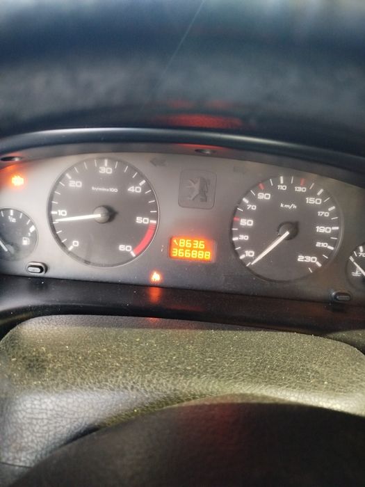 Продавам Пежо 406 2.0 HDI