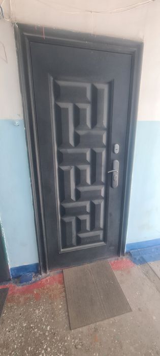 Продам входную дверь