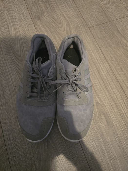 Adidasi Adidas (nu nike, nu jordan, nu amiri, nu armani, nu versace)