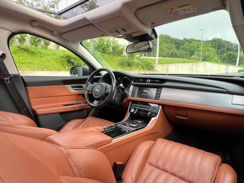 Jaguar XF Jaguar XF 20d4x4 Portfolio I Faruri LED -Panoramic Distributie NOUA !