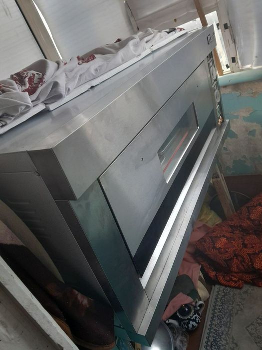 Universal  Pechka sotiladi