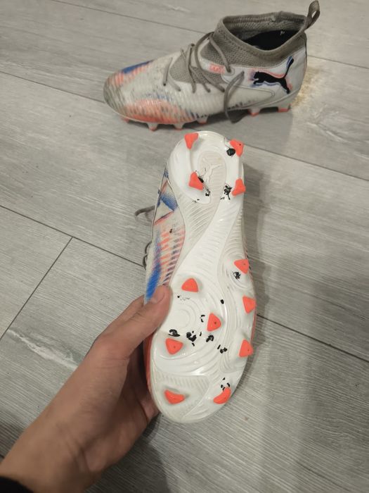 Crampoane originale puma folosite de maxim 10 ori ușor murdare
