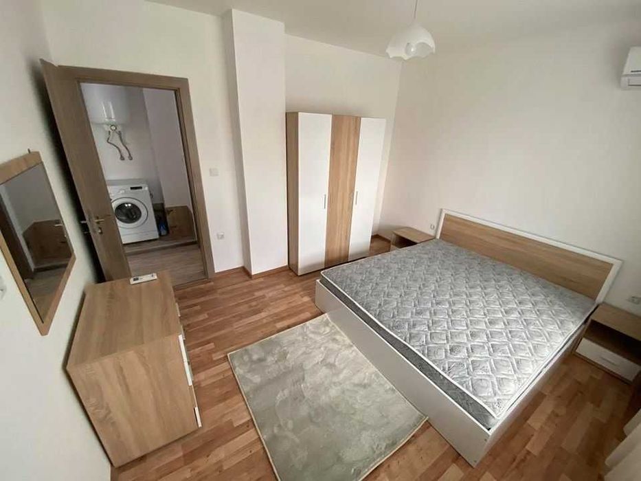 Тристаен Апартамент в Смирненски