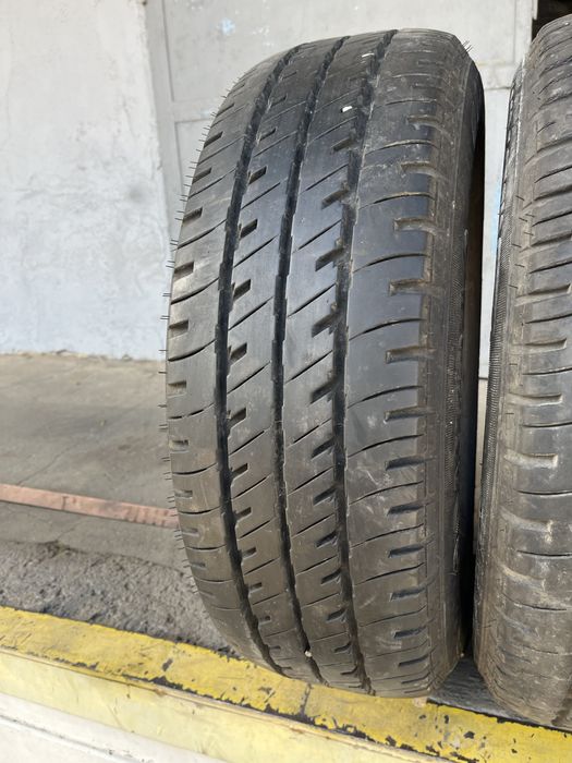 2 бр. гуми за бус 215/65/16C Vredestein DOT 0918 6,5 mm