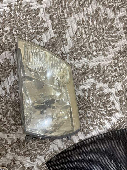 Продам фар Тойота хайс