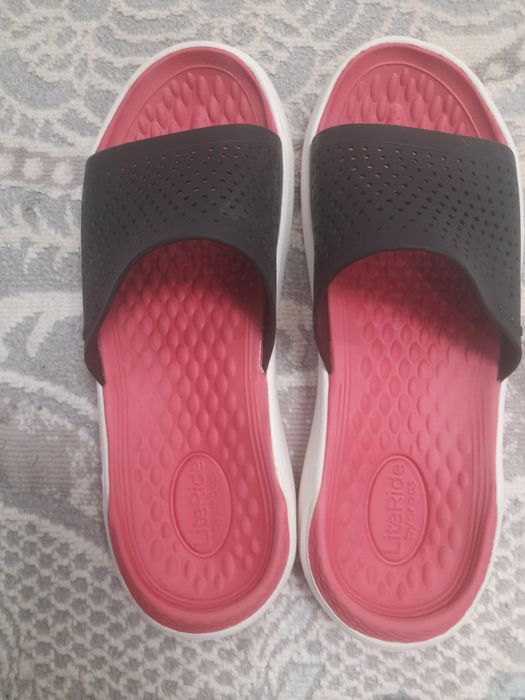 Продам кроксы 3000 тенге