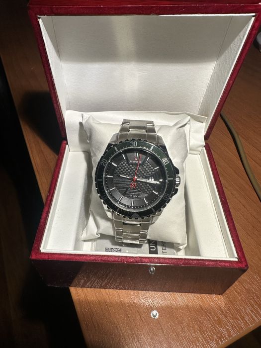 Продам часы новые