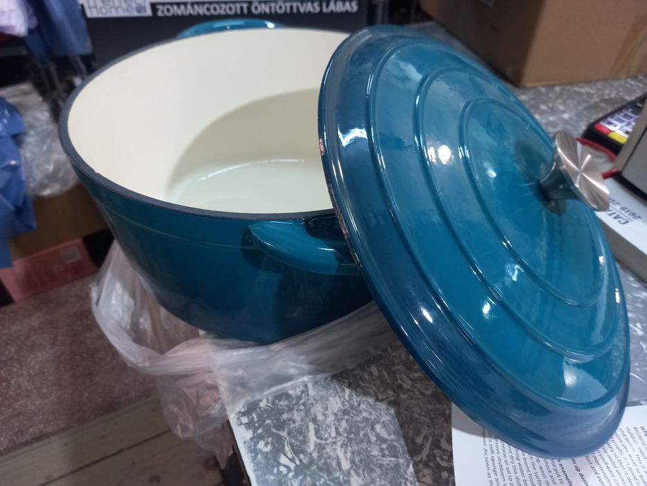 Cratiță fontă emailată 6 L Ofertă 298 lei