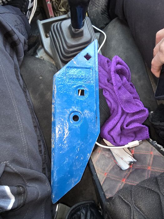 Лемкен долотаси яхшисидан донаси 90мингдан, лемех 130минг130