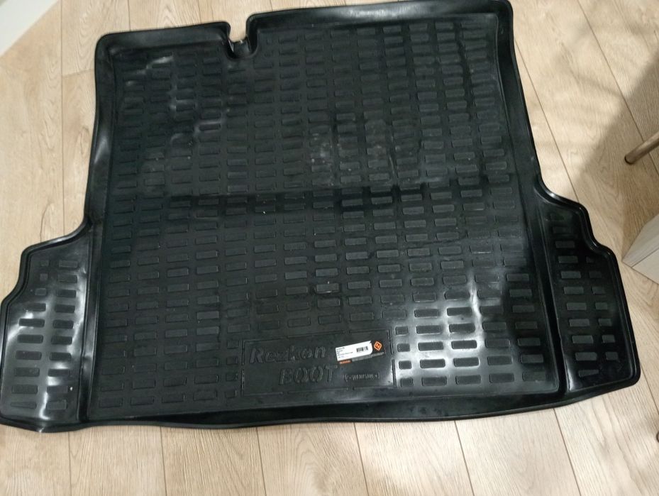 Продам чехол новый и коврик.