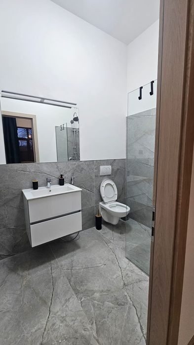 Inchiriez casă pe termen scurt 600/ zi 800 in weekend  0 mp utili, 1