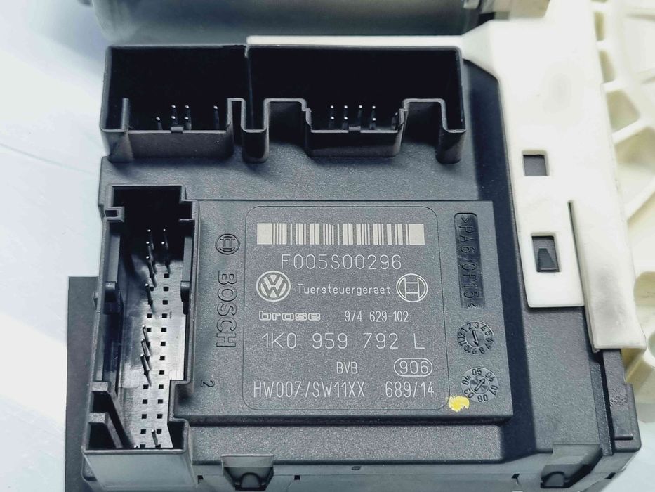 Motoras geam dreapta fata Volkswagen Passat B6 Variant (3C5) [Fabr 200