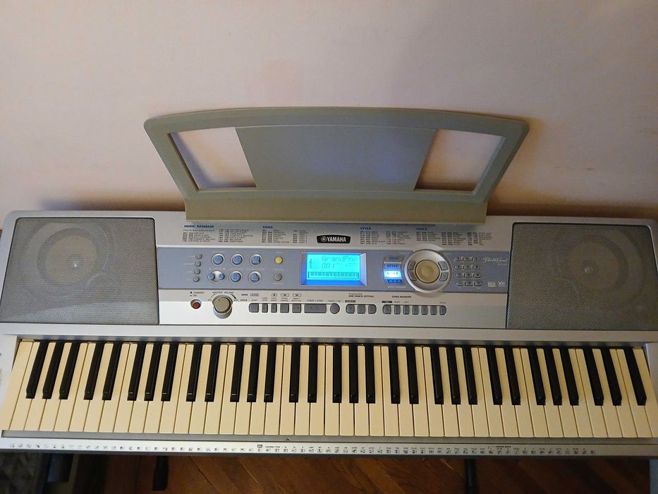 Yamaha DGX 200 Синтезатор