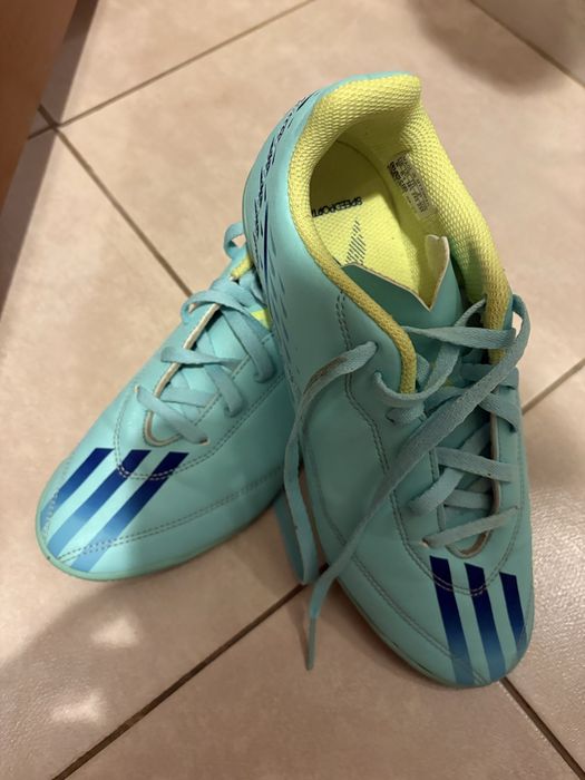 Футболни обувки.