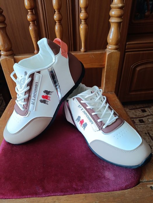 Продам кроссовки