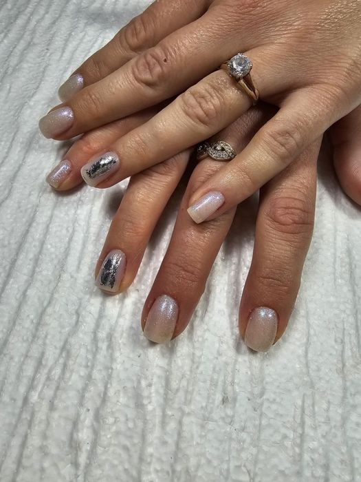 Unghii cu gel si oje semipermanenta