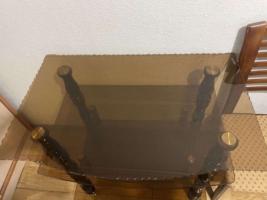 Стеклянный стол б/у