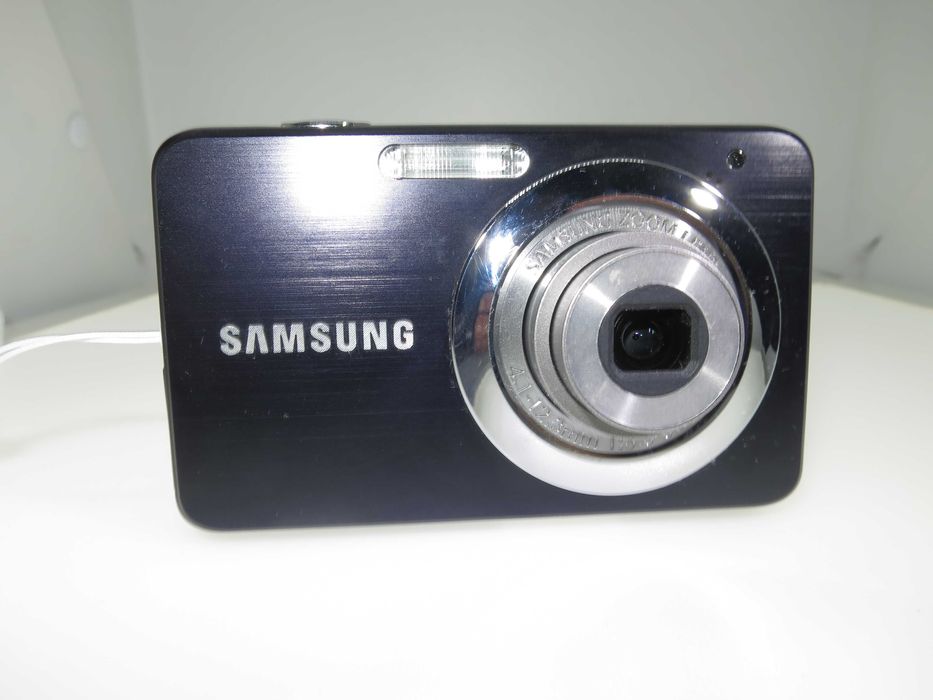 Samsung ES30 ултра малък и компактен фотоапарат с размерите на запалка, мини дигитална камера, като НОВ, работи отлично, пълен комплект