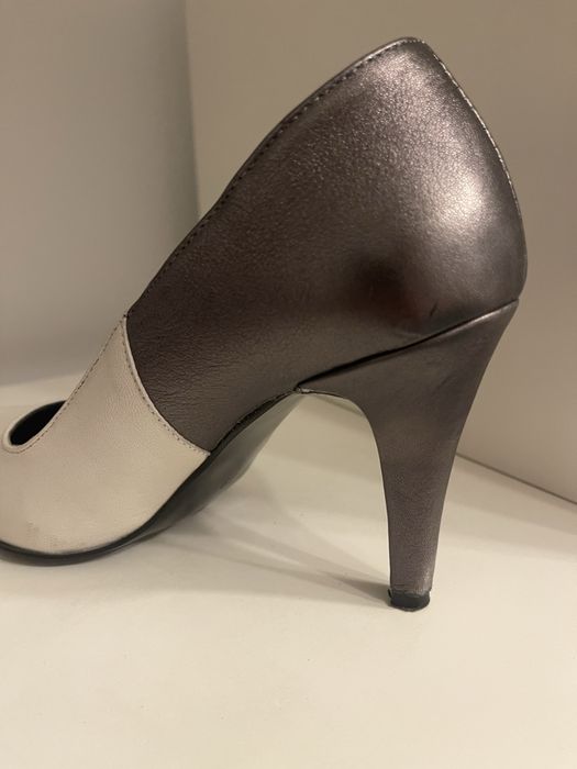 Pantofi Mopiel, eleganți, din piele exterior și interior, cu un luciu discret în partea din spate