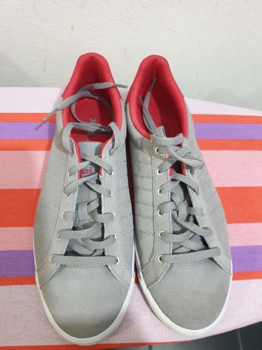 Adidas gri marca ADIDAS