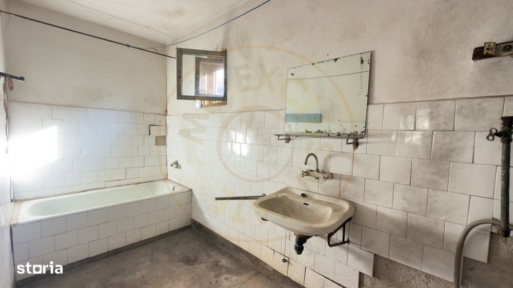 Casa 3 camere, Teren 1036 mp Front 22 m - Str. Florilor 46 - Carei -