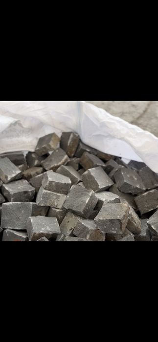 Piatra cubica granit sau andezit oferim și montaj