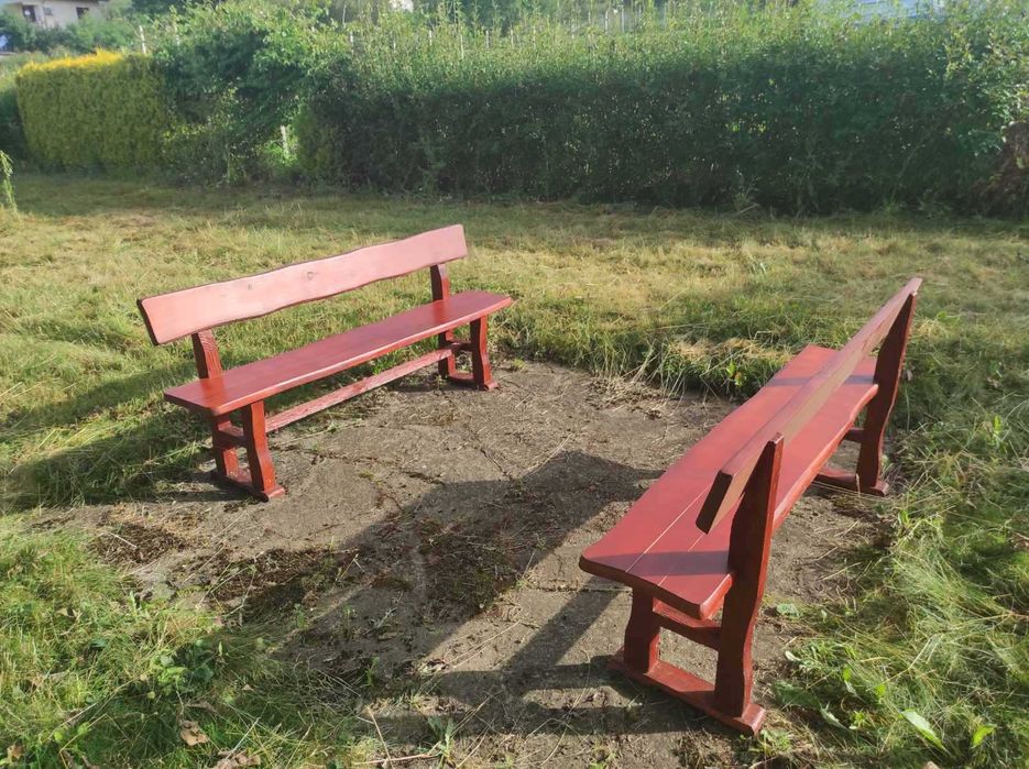 Дървена маса + 2 пейки от бор - масив