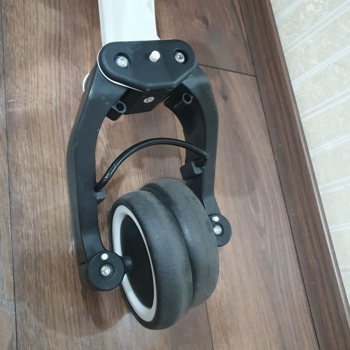 Tricicleta transformabila în bicicleta fără pedale