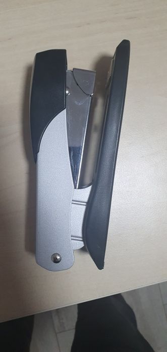 Capsator hârtie birou