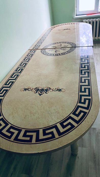 срочно продается диван и стол