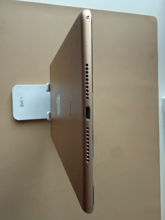 VAND Ipad mini 4  vanzare DOAR PRIN CURIER.