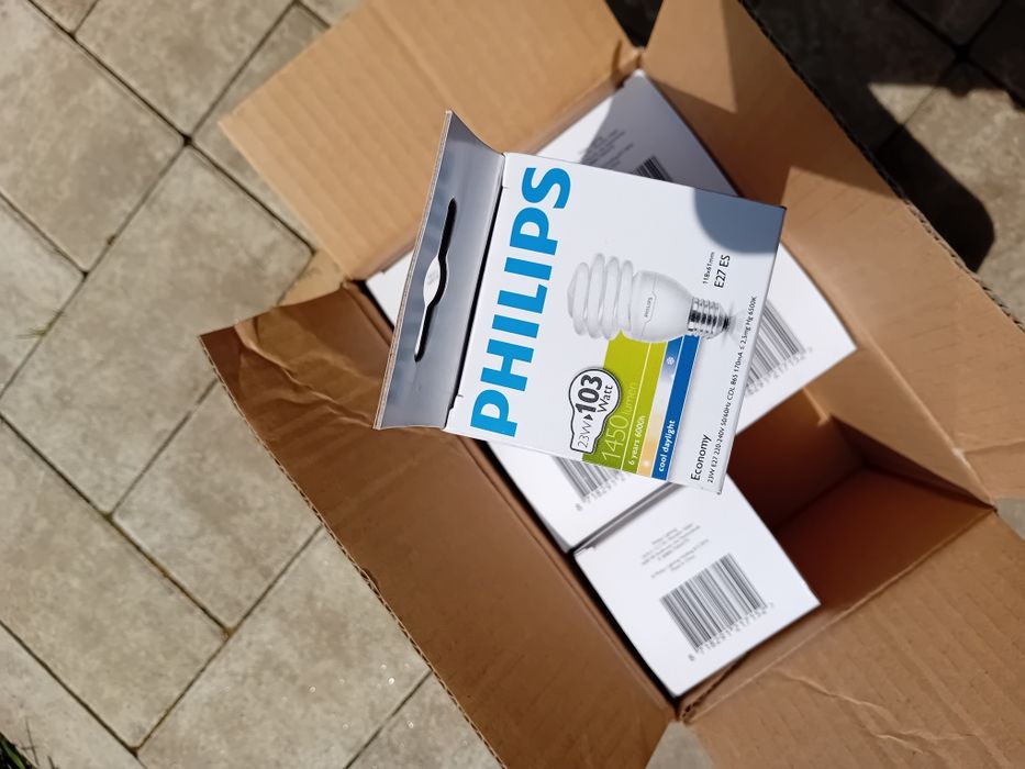 6 Becuri economice philips e27 , 1450l , 23w , cool daylight