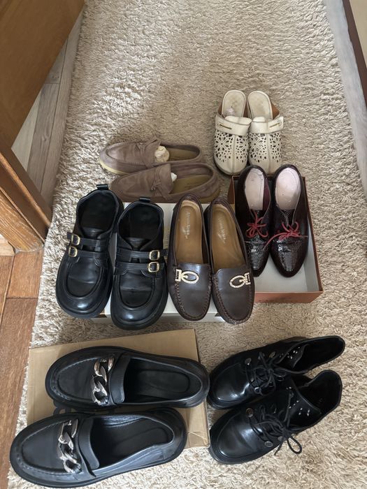 Обувь по 2000 разная размеры36, 38,40 продам.забирать в 6 микрорайоне,