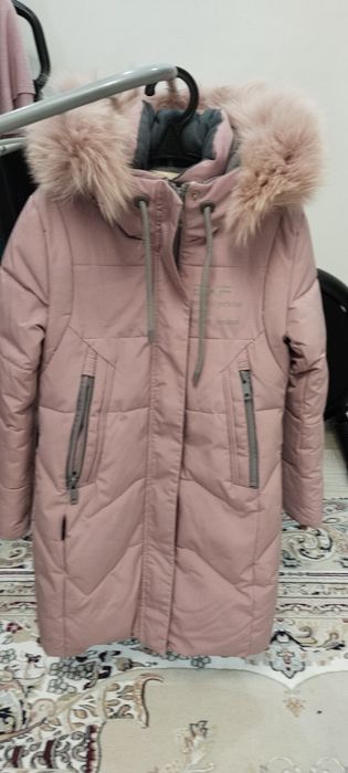 Продам пуховик в отличном состояние